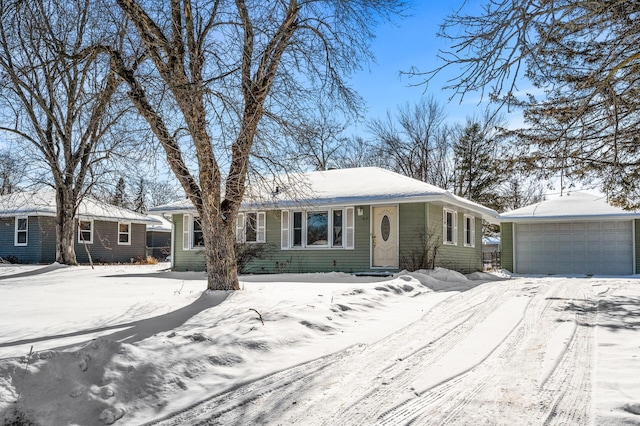 view of front of property featuring a detached garage