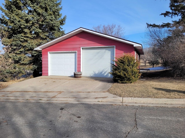 view of detached garage