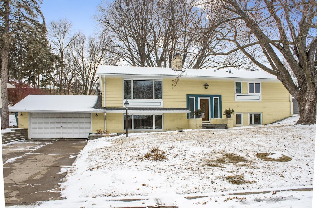 view of front of house featuring a garage