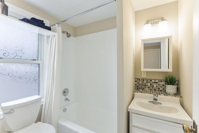 full bathroom featuring vanity, decorative backsplash, shower / bath combo with shower curtain, and toilet