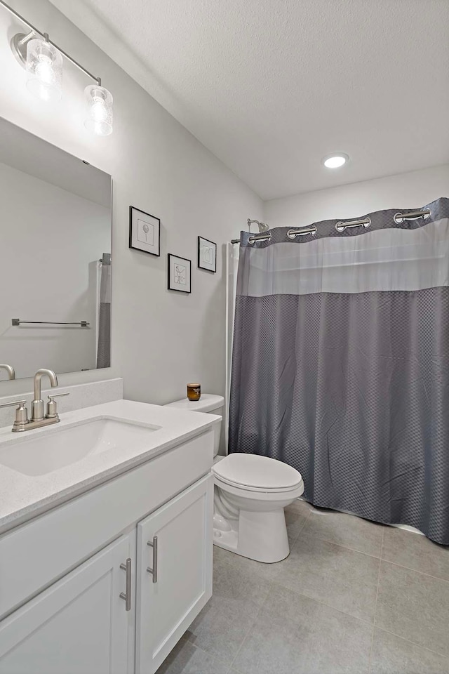 4884 Avery Ct, Eagan, MN 55123 - bathroom featuring vanity, toilet, a shower with curtain, a textured ceiling, and recessed lighting
