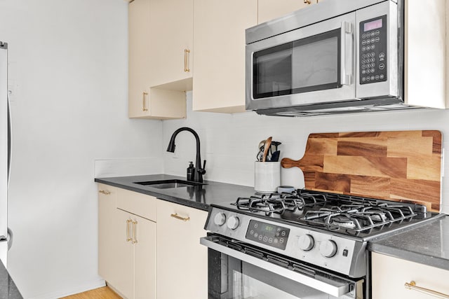 kitchen with stainless steel appliances, tasteful backsplash, and sink