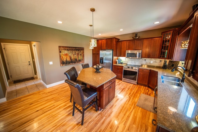 2441 Rosewood Ln SW, Rochester, MN 55902 - kitchen featuring appliances with stainless steel finishes, a sink, light wood-style floors, a kitchen island, and recessed lighting