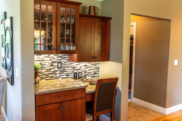 2441 Rosewood Ln SW, Rochester, MN 55902 - bar area with tasteful backsplash, baseboards, and light tile patterned floors