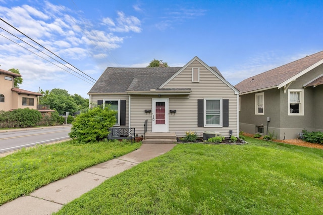 view of front of home featuring a front yard