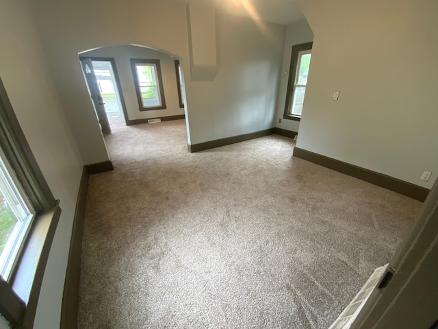 428 10th Ave N, Saint Cloud, MN 56303 - carpeted empty room featuring arched walkways and baseboards