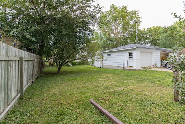 view of yard featuring a garage and an outdoor structure