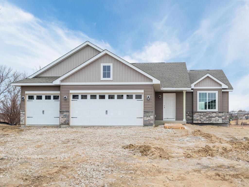 craftsman house featuring a garage