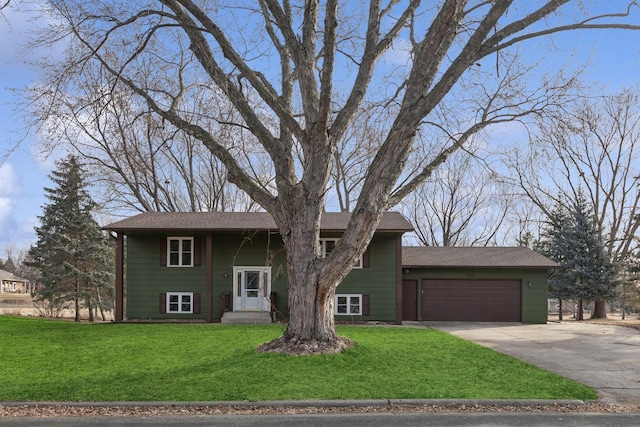 view of front facade featuring a garage and a front yard