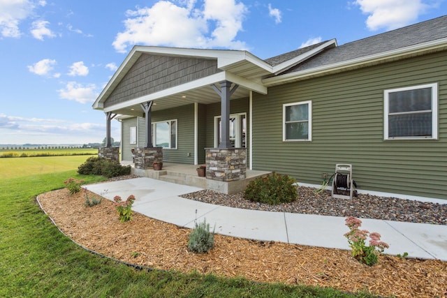 view of front facade with a front yard and covered porch