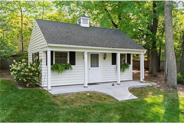 view of outdoor structure featuring a lawn