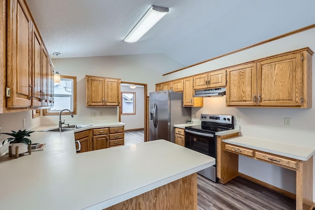 kitchen with vaulted ceiling, appliances with stainless steel finishes, hardwood / wood-style floors, kitchen peninsula, and a textured ceiling