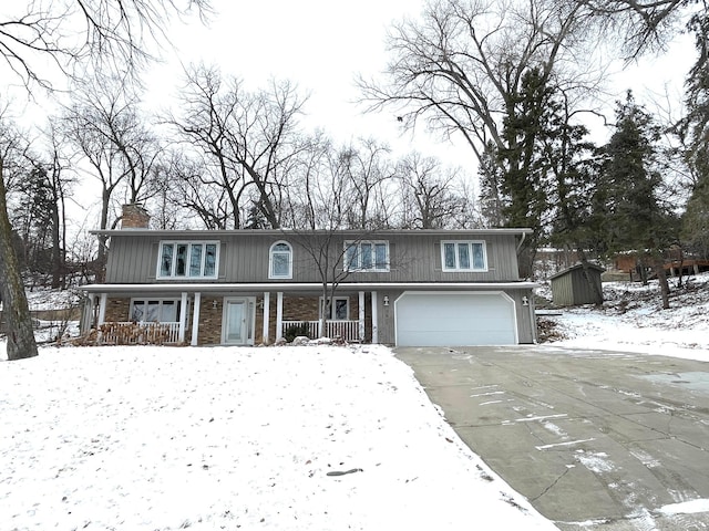 view of front facade with a garage