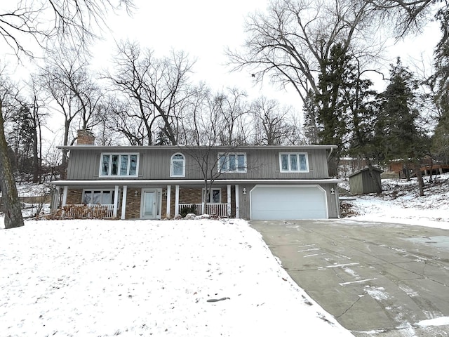 view of front facade featuring a garage