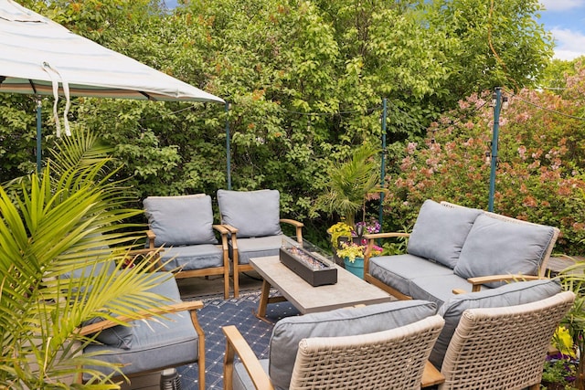 706 4th St, Red Wing, MN 55066 - view of patio / terrace featuring an outdoor hangout area