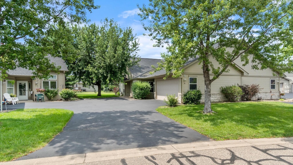 view of front of home featuring a garage and a front yard