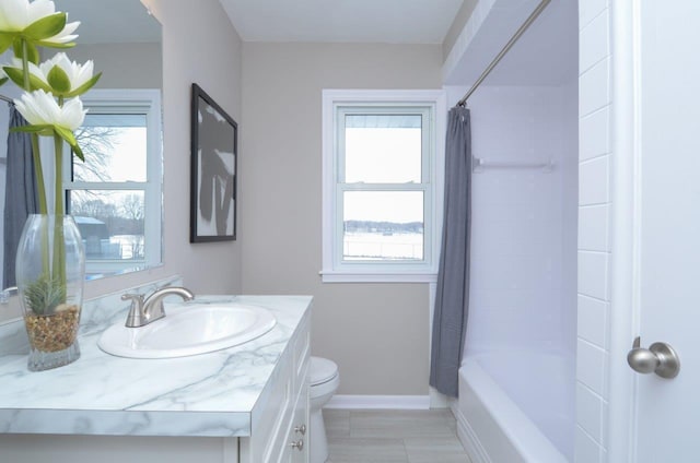 full bathroom featuring vanity, a healthy amount of sunlight, shower / bath combo with shower curtain, and toilet