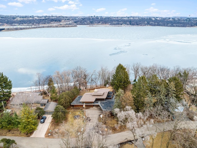 bird's eye view featuring a water view