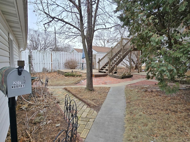 view of yard featuring a patio area