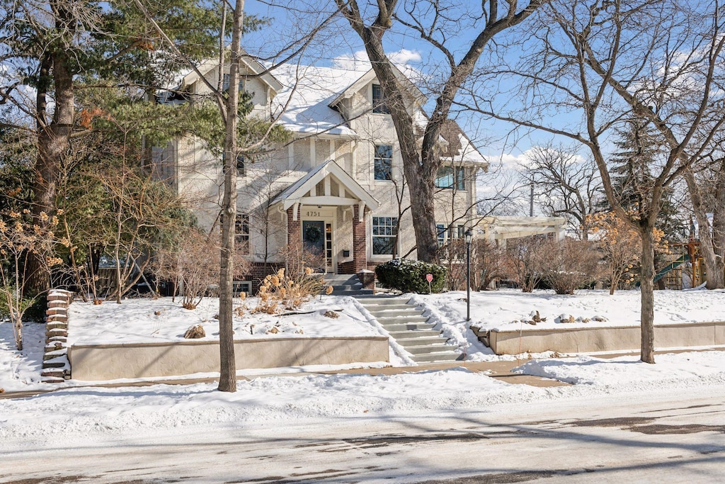 view of front of house with brick siding