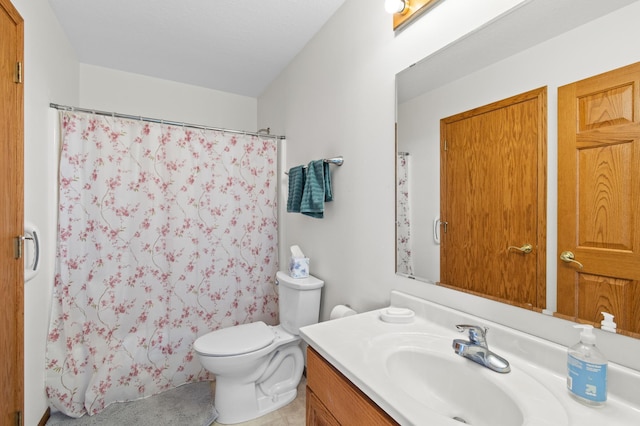 full bath with vanity, toilet, and a shower with curtain