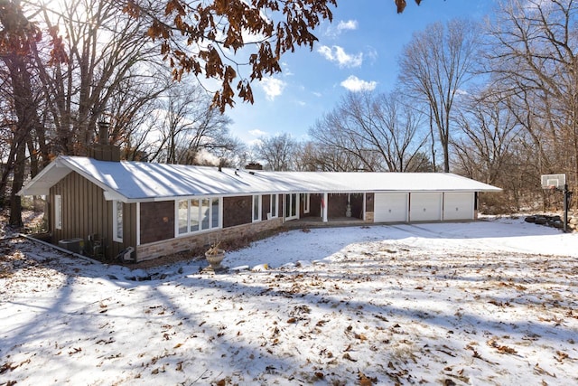 view of front facade with a garage