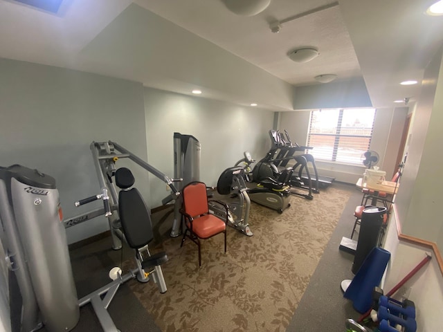 workout room with carpet