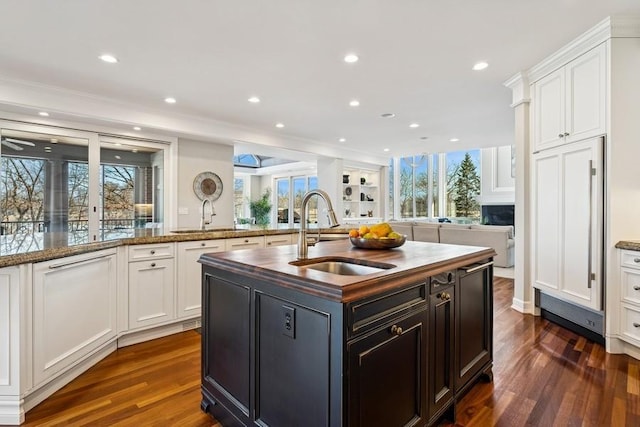 18313 Nicklaus Way, Eden Prairie, MN 55347 - kitchen featuring a sink, dark wood finished floors, recessed lighting, white cabinetry, and ornamental molding