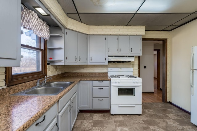 kitchen featuring sink, backsplash, a drop ceiling, and white appliances