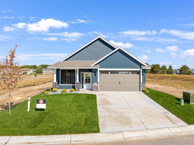 craftsman house featuring a garage and a front lawn