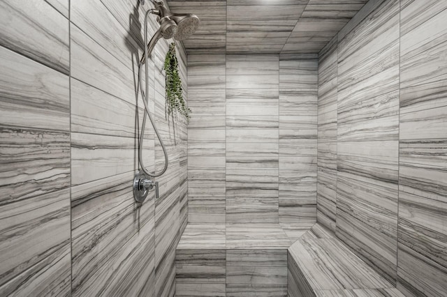 bathroom featuring a tile shower