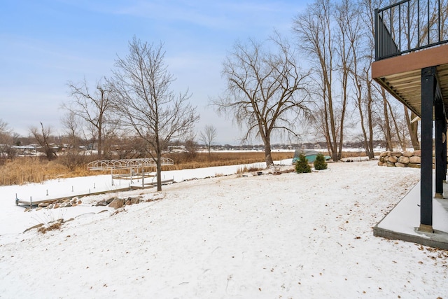 view of yard layered in snow