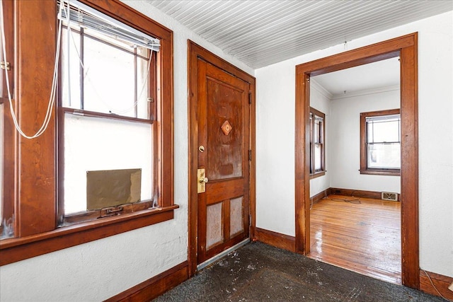 foyer entrance featuring crown molding