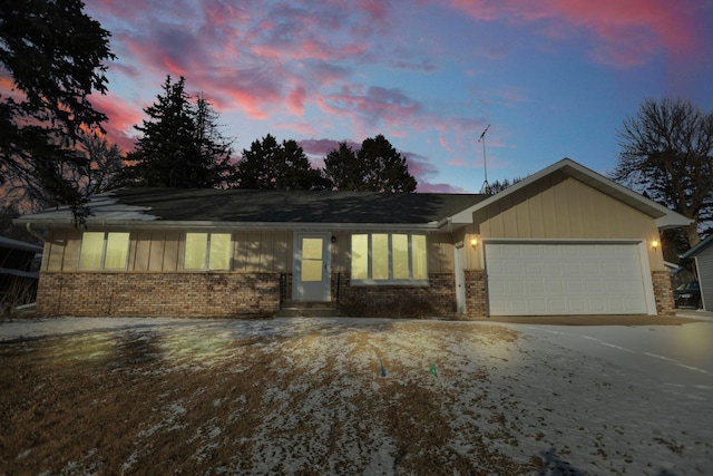 single story home featuring a garage