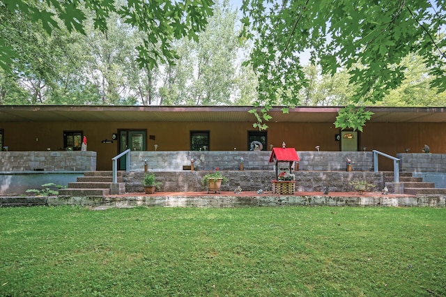 view of front facade with a front lawn