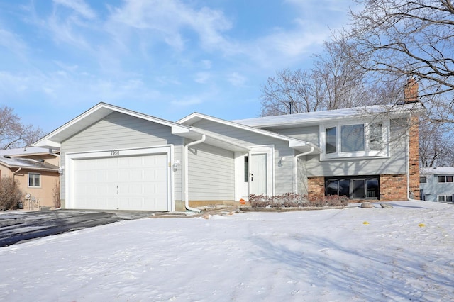 view of front facade featuring a garage