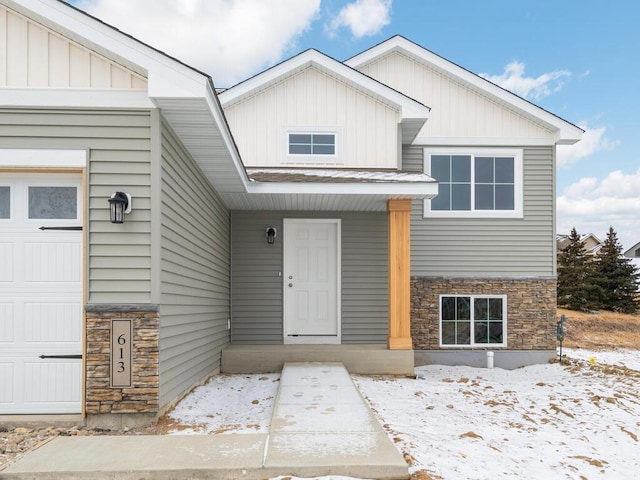 view of front of house featuring a garage