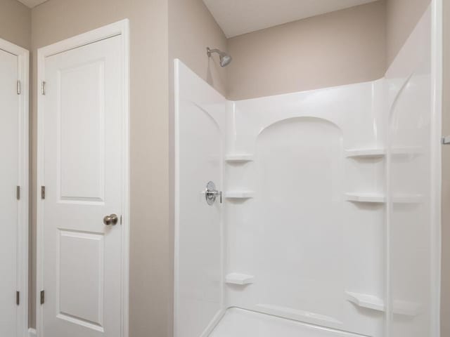 bathroom featuring a shower