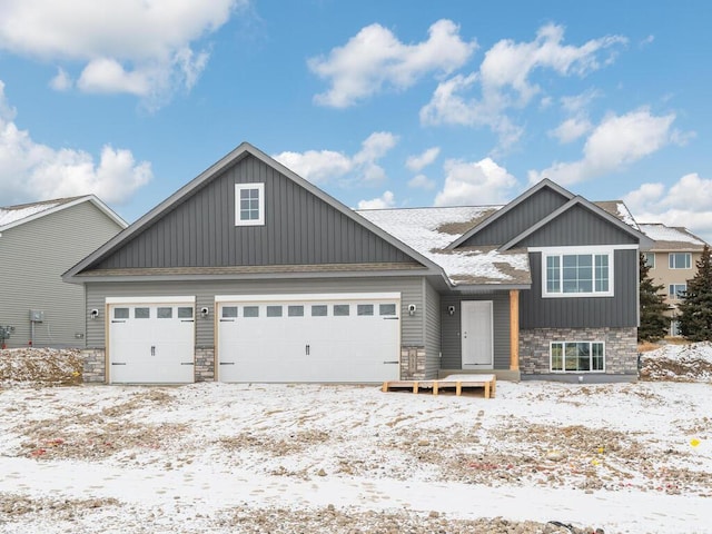 view of front facade featuring a garage