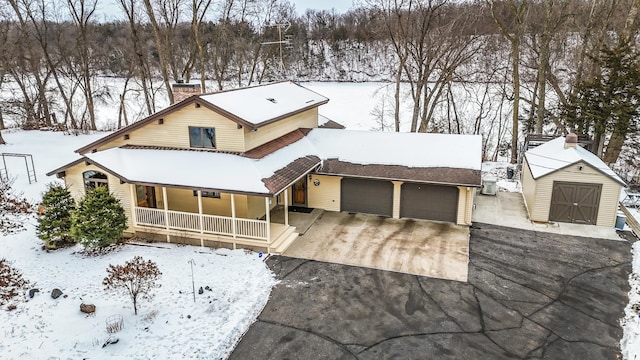 view of front of house featuring a storage shed and a porch