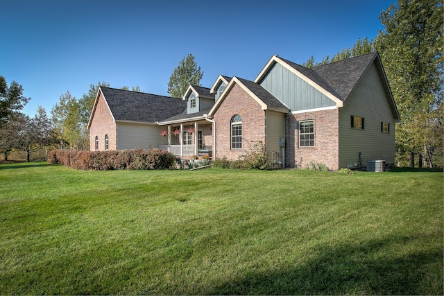 view of front of house with a front lawn and covered porch