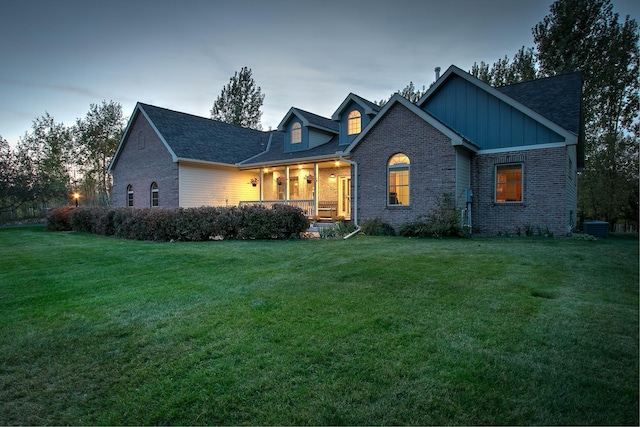 view of front of home featuring a lawn and covered porch