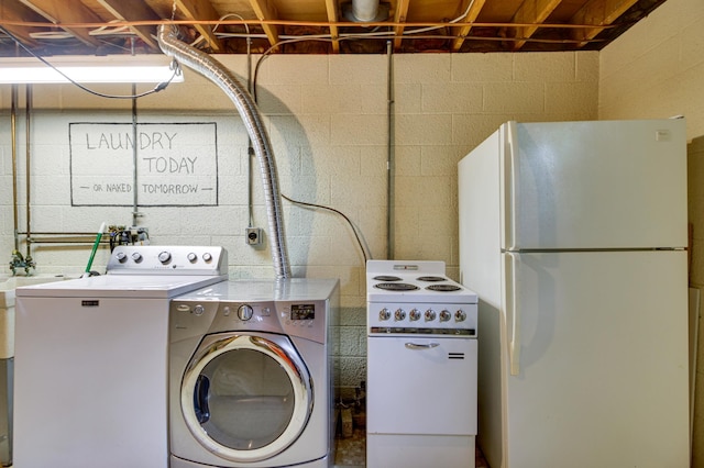 washroom featuring washing machine and clothes dryer