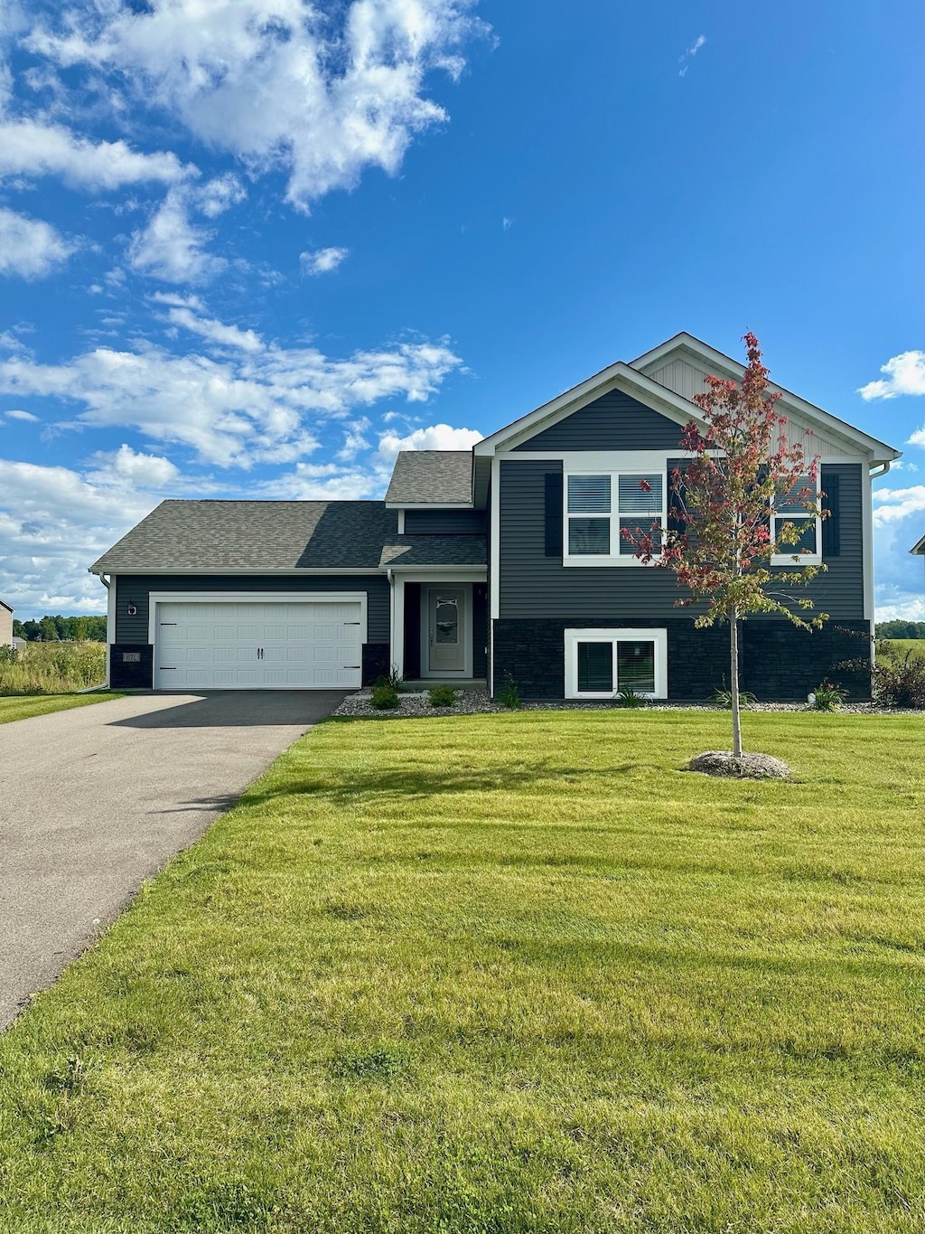 view of front of home featuring a garage and a front yard