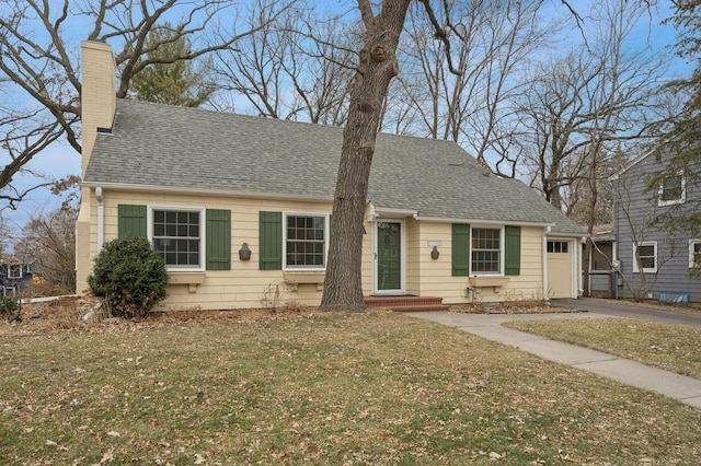 view of front of home featuring a front lawn