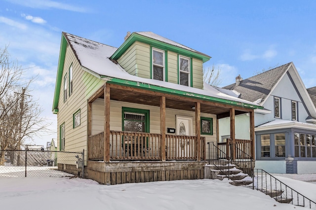 818 Sherburne Ave, Saint Paul, MN 55104 - view of front of house with a porch and fence