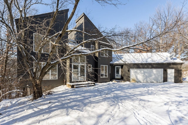 view of front of property featuring a garage