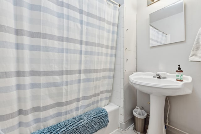 bathroom with shower / bath combo with shower curtain