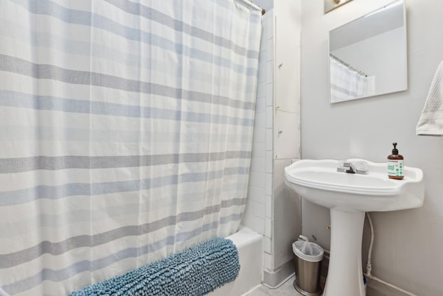 full bathroom with shower / tub combo