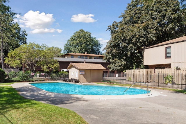 view of swimming pool featuring a patio